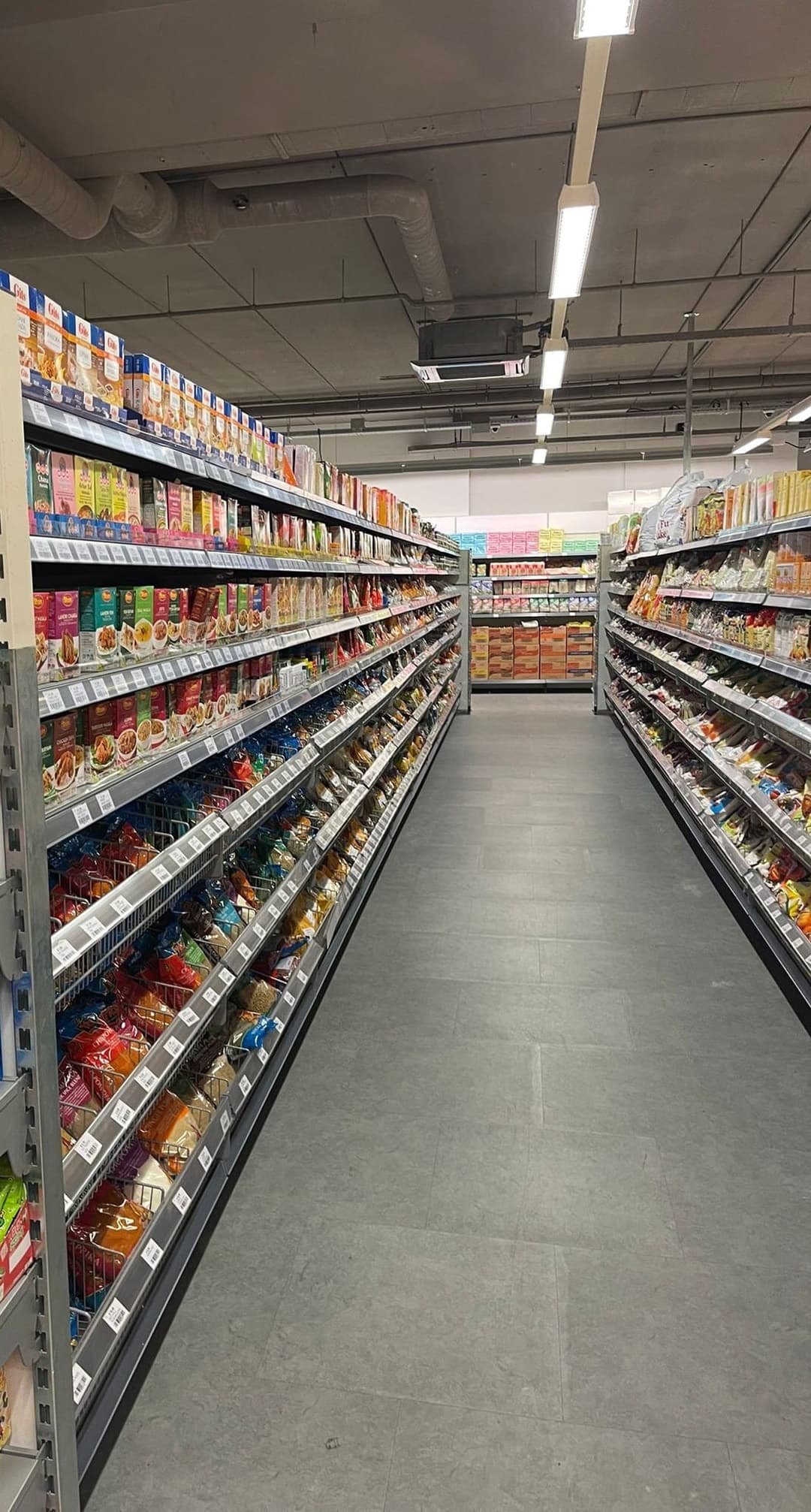 Kruiden van over de hele wereld in de winkel